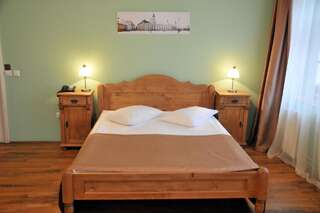 Отель Hotel Casa Luxemburg Сибиу Улучшенный двухместный номер с 1 кроватью-6