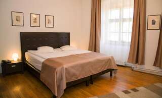 Отель Hotel Casa Luxemburg Сибиу Улучшенный двухместный номер с 1 кроватью-7