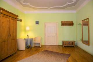 Отель Hotel Casa Luxemburg Сибиу Улучшенный двухместный номер с 1 кроватью-8