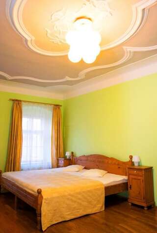 Отель Hotel Casa Luxemburg Сибиу Улучшенный двухместный номер с 1 кроватью-11