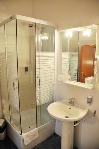 Отель Hotel Casa Luxemburg Сибиу Улучшенный двухместный номер с 1 кроватью-23